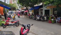 TP. HCM: Ngửi thấy mùi hôi, chủ nhà trọ báo công an phá cửa phòng trọ liền phát hiện khách ngoại quốc đã tử vong