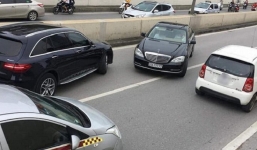 Xác định chủ sở hữu xe Mercedes biển ngũ quý chạy ngược chiều trong hầm Kim Liên, Hà Nội