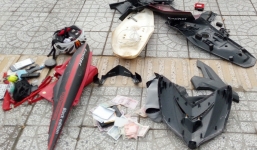 Nam thanh niên hành hung vợ rồi tháo tung xe Exciter bỏ lại bên đường