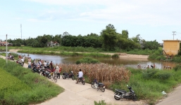 Bàng hoàng phát hiện thi thể bé trai 27 tháng nổi trên mặt nước