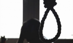 Tá hỏa phát hiện nam nhân viên quán game treo cổ tự tử trong nhà vệ sinh