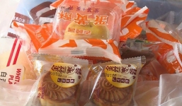 Hà Nội: Mật phục, thu giữ 10.000 gói bánh trung thu siêu rẻ, không rõ nguồn gốc