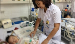 Hãi hùng cảnh đoạn ruột bé 2 tuổi bị thủng 50 lỗ do ấu trùng giun chó, mèo