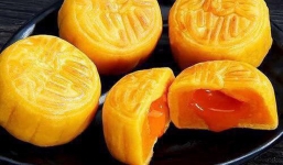 Chưa vào chính vụ, bánh trung thu sang chảnh, vài triệu đồng/hộp đã đổ bộ