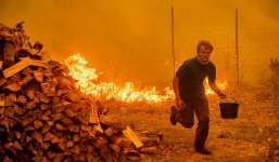 Cảnh tượng hoang tàn ở California sau vụ cháy rừng lịch sử