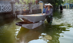 'Thuỷ giới' Chương Mỹ - góc nhìn từ trong lòng nước lũ