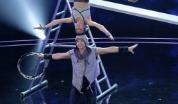 Màn biểu diễn chồng đầu xuất sắc của 2 cha con bị loại khiến khán giả phẫn nộ