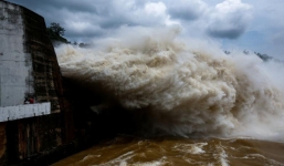 Chiều nay, thủy điện Hòa Bình, Sơn La mở thêm cửa xả đáy, cảnh báo lũ lụt vùng hạ du