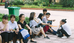 Nỗi lòng cha mẹ các tỉnh khăn gói đưa con đi nhập học: Sợ con mình không tránh được cám dỗ của thành phố