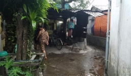 Anh rể đến nhà gõ cửa, rút dao đâm chết em vợ rồi bỏ trốn giữa đêm khuya