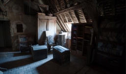 Dọn dẹp lại gác xép, gia đình bất ngờ phát hiện “kho báu” trị giá hơn 440 tỷ