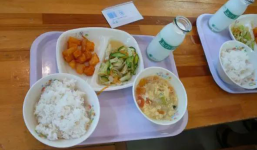 Chỉ một bữa trưa của học sinh tiểu học đã cho thấy người Nhật bỏ xa thế giới ở lĩnh vực trồng người như thế nào