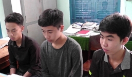 Nhặt được cọc tiền hơn 30 triệu đồng, 3 nam sinh ở Đồng Tháp tìm người trả lại