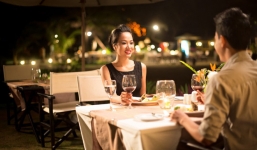 Bắt gặp chồng dẫn 'em gái mưa' đi ăn bữa tối 'tình nhân', vợ lặng lẽ làm điều này khiến chồng sợ tái mặt