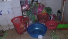 Nhận phòng KTX 'ngàn năm không đổ rác', cô gái ám ảnh không dám ngủ, dân mạng xem xong đồng loạt nổi da gà