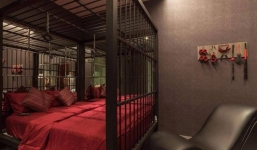 Cận cảnh phòng trang trí theo kiểu '50 sắc thái' tại khách sạn ở Cần Thơ vừa bị tuýt còi