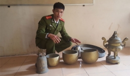 Tên trộm lẻn vào đình cổ ở Hải Phòng lấy cả kiệu với tượng thờ