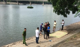 Hà Nội: Đi tập thể dục phát hiện thi thể người phụ nữ mặc áo 2 dây màu đen nổi trên hồ Linh Đàm