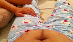 Mẹ bỉm sữa sau sinh cả tháng chẳng dám soi gương: 'Bụng rạn nứt, đầu tóc hôi mù, chua chua, chồng ôm cũng chả dám cho gần'