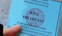 Ban Quản lý đường sắt trên cao giải thích về tấm thẻ lên tàu mở đầu bằng tiếng Trung Quốc