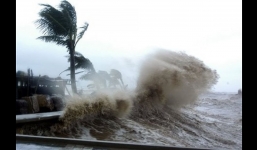 Áp thấp sắp thành bão, giật cấp 10 và liên tục đổi hướng