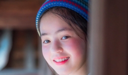 Thoáng xuất hiện trong clip về du lịch, em gái bán lê ở Hà Giang khiến dân mạng phát 'sốt'