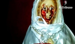 Tượng Đức mẹ Maria bỗng nhiên 'khóc ra máu' ở Argentina