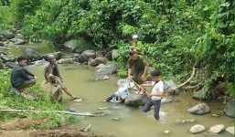 Huế: Người đàn ông tử vong giữa suối nghi đi kích cá bị điện giật