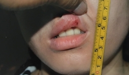 Sau khai trừ Đảng, nam chuyên viên 'hôn rách môi' đồng nghiệp bị mất việc