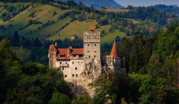 Ghé thăm lâu đài của bá tước Dracula khét tiếng: U ám và tĩnh mịch đến sởn tóc gáy nhưng liệu có đẫm máu như lời đồn?