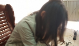 Uống rượu với giám đốc, nữ nhân viên tài chính tỉnh dậy trong tình trạng không mặc quần áo