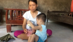 Mẹ bé 18 tháng tuổi bỗng dưng nhiễm HIV ở Phú Thọ: Giờ nhìn con thương mà không thể làm gì!