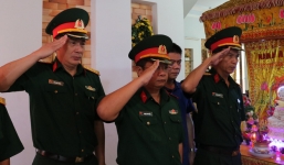 Đồng đội hát tiễn biệt thiếu tá tình báo 6 lần bị địch cưa chân