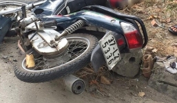 Va chạm, người phụ nữ đi xe máy bị xe tải cán tử vong