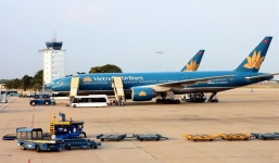 3 chuyến bay phải dừng chờ ở Nội Bài vì phế thải rơi vãi trên sân đỗ