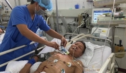 Con trai nghèo bất lực nhìn cả bố và mẹ đau đớn vì ung thư: Người nằm nhà, người ở viện chờ chết