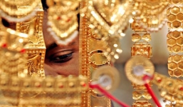 Giá vàng hôm nay 15/8/2018: Dò dưới đáy dù đã có dấu hiệu nhích dần