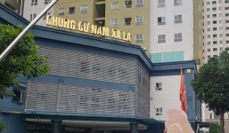 Phản ánh với bảo vệ chung cư về nghi vấn xe mình bị hút trộm xăng, một cư dân bị đánh nhập viện