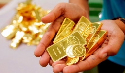 Giá vàng hôm nay 16/8/2018: Bóng đen bao phủ