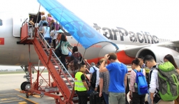 Du khách nước ngoài bỏ quên túi xách chứa gần 300 triệu đồng trên máy bay nhận được điều bất ngờ