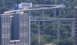 24h qua ảnh: Cây cầu vượt cao như nhà chọc trời ở Trung Quốc
