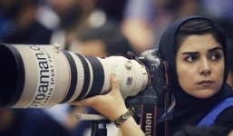 Đây là cách nữ nhiếp ảnh gia thể thao người Iran chụp ảnh trận đấu bóng đá dù bị cấm vào sân vận động