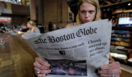 Hàng trăm hãng tin chống lại ông Trump