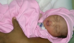 Hy hữu: Bị bỏ rơi trong cống thoát nước, em bé sống sót thần kỳ