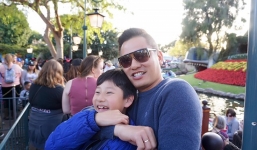 Tiết lộ mối quan hệ giữa con trai riêng của Jennifer Phạm và bố dượng