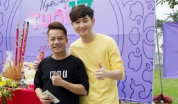 'Đạo diễn phim bảo con lột quần ra, lột hẳn ra, mặt tôi đỏ ửng, lúng túng không biết nói gì'