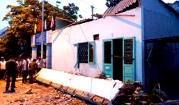 Hai bà cháu bị tường đè chết thương tâm trong cơn mưa giông