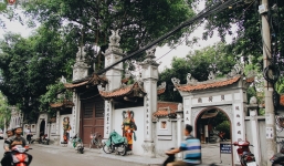 Đến chùa Hà dịp lễ Thất Tịch nghe chuyện cô gái 'cứ viết sớ, sau một tháng có người yêu!' khiến ai cũng ghen tỵ