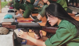 Hội hot girl quân sự: Thêm một nữ sinh nữa được hỏi xin 'info' nhờ góc nghiêng thần thánh!