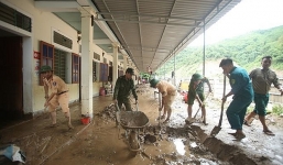 Hàng nghìn học sinh miền núi Nghệ An chưa thể tựu trường sau mưa lũ